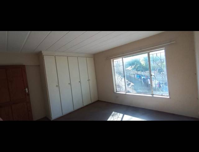 2 BEDROOM PROPERTY TO RENT IN HELDERKRUIN